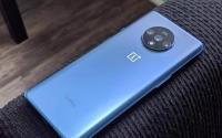 OnePlus7T的背面看起来与OnePlus7T的背面相同